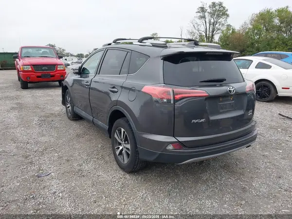 2T3RFREV5HW695923 — 2017 Toyota RAV4, фото 3 с аукциона IAAI, Передняя часть