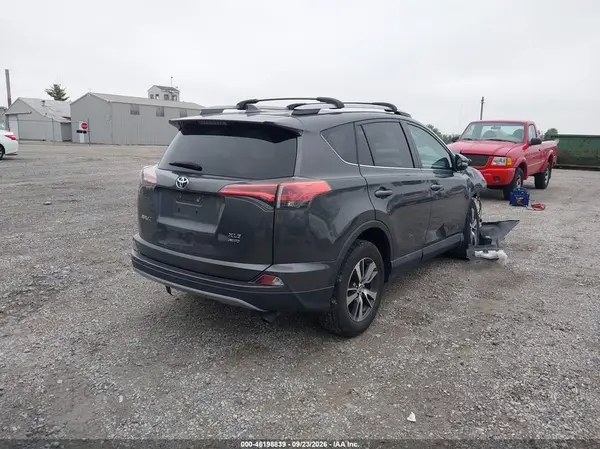 2T3RFREV5HW695923 — 2017 Toyota RAV4, фото 4 с аукциона IAAI, Передняя часть