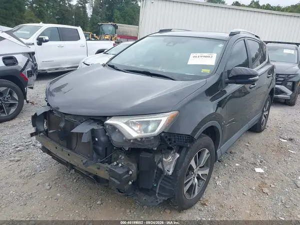 2T3WFREV0HW376495 — 2017 Toyota RAV4, фото 2 с аукциона IAAI, Передняя часть