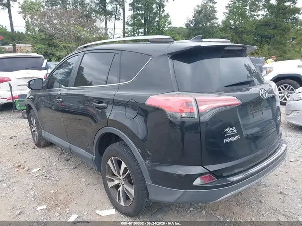 2T3WFREV0HW376495 — 2017 Toyota RAV4, фото 3 с аукциона IAAI, Передняя часть