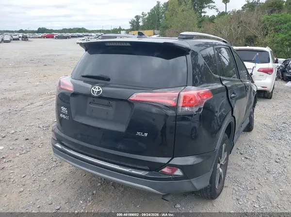 2T3WFREV0HW376495 — 2017 Toyota RAV4, фото 4 с аукциона IAAI, Передняя часть