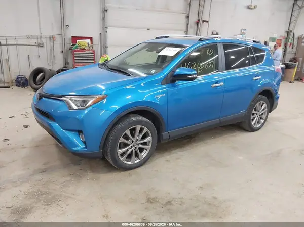 JTMDJREV8HD125856 — 2017 Toyota RAV4, фото 2 с аукциона IAAI, Град