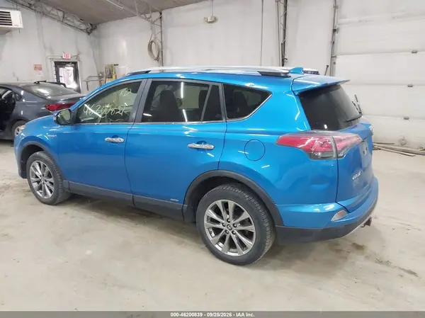JTMDJREV8HD125856 — 2017 Toyota RAV4, фото 3 с аукциона IAAI, Град