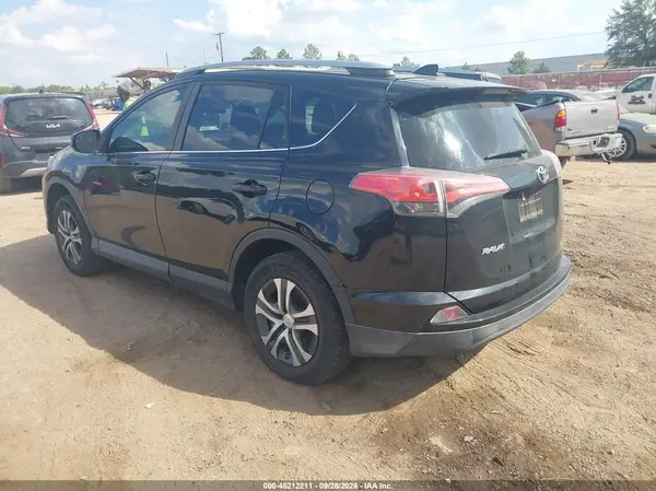 2T3ZFREV5HW366994 — 2017 Toyota RAV4, фото 3 с аукциона IAAI, Правый бок