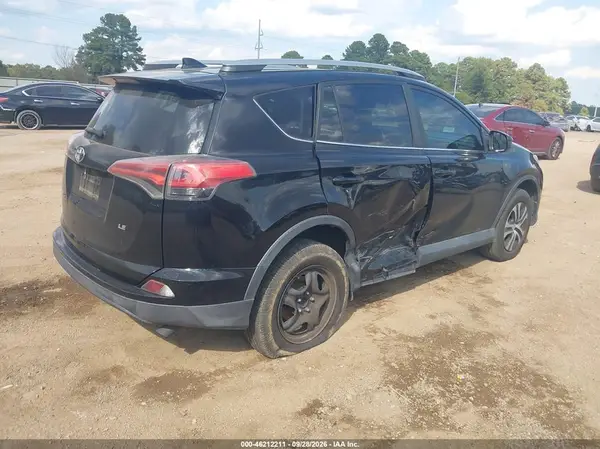 2T3ZFREV5HW366994 — 2017 Toyota RAV4, фото 4 с аукциона IAAI, Правый бок
