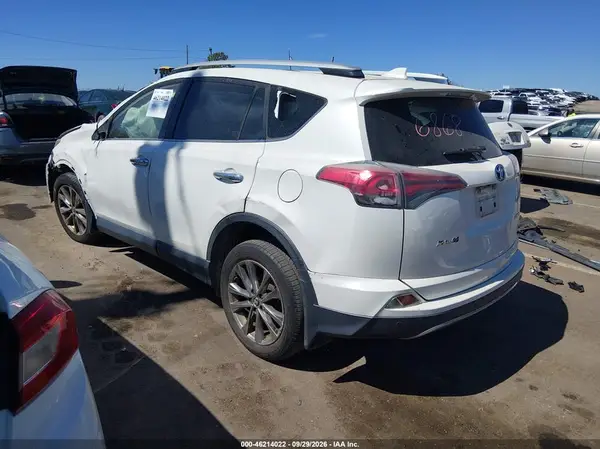 JTMYFREV0HJ706868 — 2017 Toyota RAV4, фото 3 с аукциона IAAI, Передняя часть