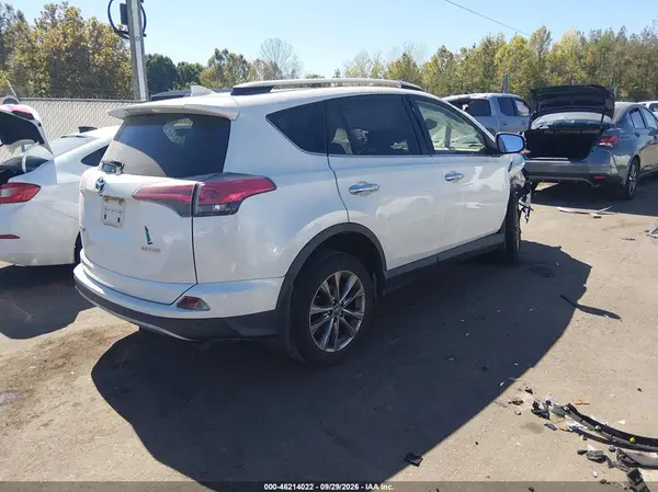 JTMYFREV0HJ706868 — 2017 Toyota RAV4, фото 4 с аукциона IAAI, Передняя часть
