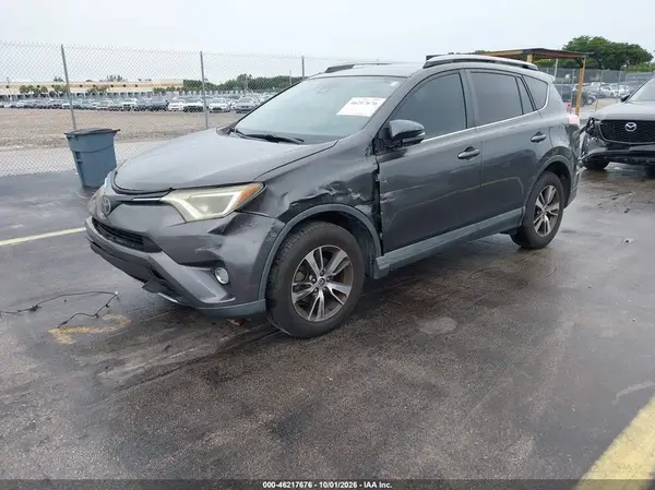 2T3WFREV7HW391348 — 2017 Toyota RAV4, фото 2 с аукциона IAAI, Левый и правый бока