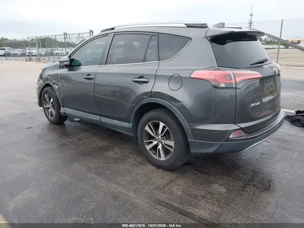 2T3WFREV7HW391348 — 2017 Toyota RAV4, фото 3 с аукциона IAAI, Левый и правый бока