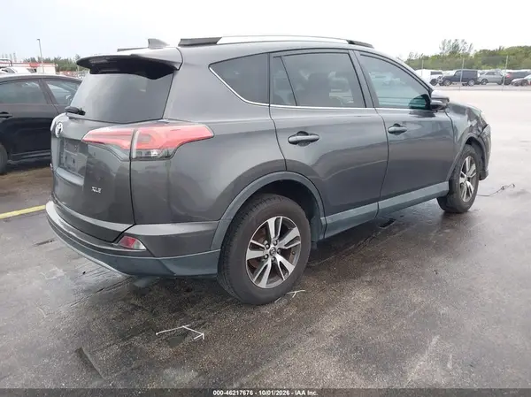 2T3WFREV7HW391348 — 2017 Toyota RAV4, фото 4 с аукциона IAAI, Левый и правый бока