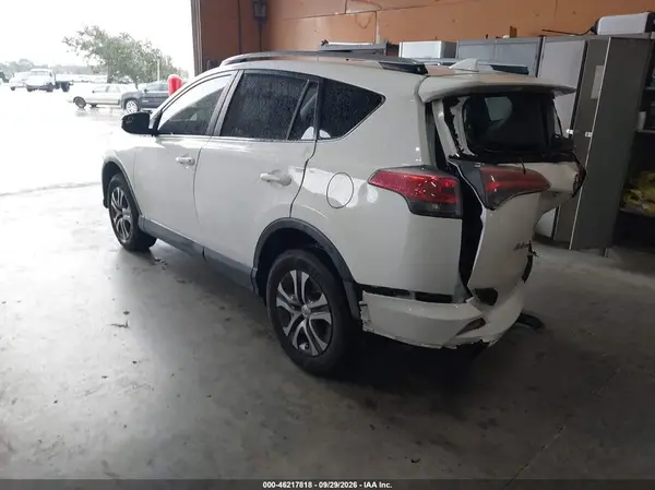 JTMZFREV2HJ719643 — 2017 Toyota RAV4, фото 3 с аукциона IAAI, Задняя часть