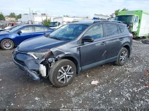 JTMBFREV0HJ118085 — 2017 Toyota RAV4, фото 2 с аукциона IAAI, Передняя часть