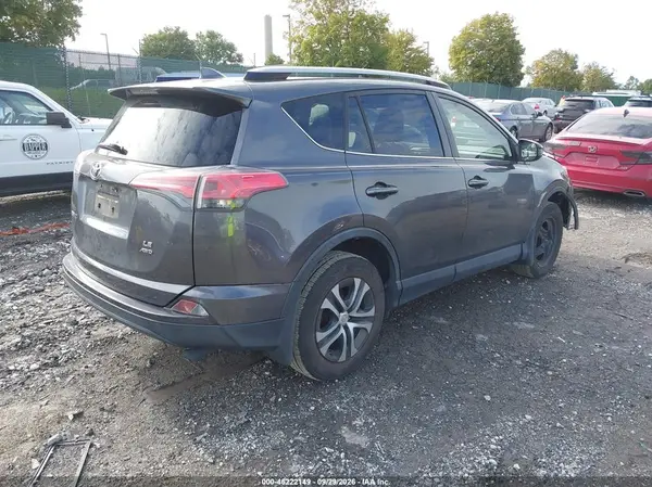 JTMBFREV0HJ118085 — 2017 Toyota RAV4, фото 4 с аукциона IAAI, Передняя часть