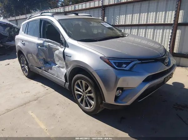 JTMDJREV6HD076284 — 2017 Toyota RAV4, Правый бок (Right Side), фото до ремонта