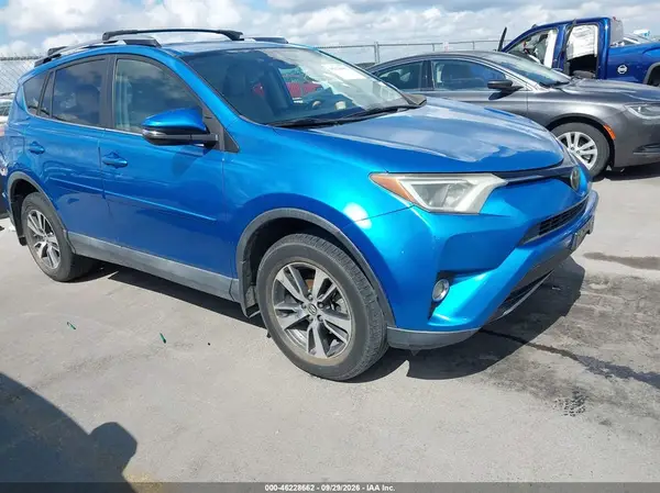 2T3WFREV4HW356038 — 2017 Toyota RAV4, Левый бок (Left Side), фото до ремонта