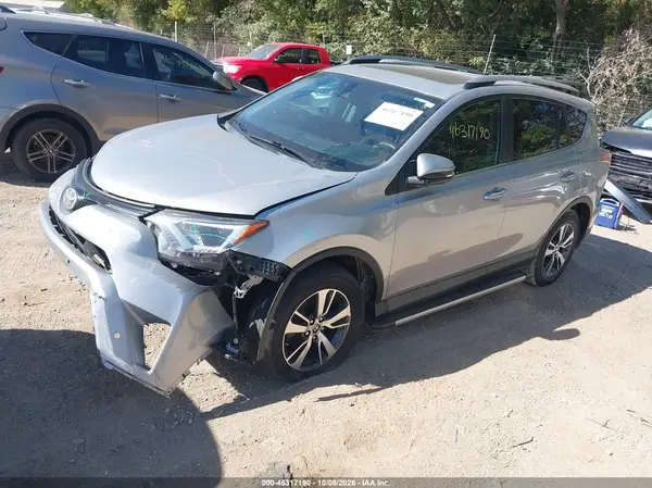 2T3WFREV2HW349749 — 2017 Toyota RAV4, фото 2 с аукциона IAAI, Передняя часть