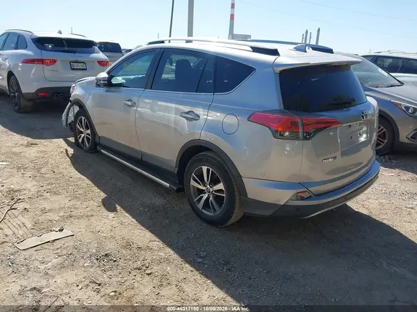 2T3WFREV2HW349749 — 2017 Toyota RAV4, фото 3 с аукциона IAAI, Передняя часть