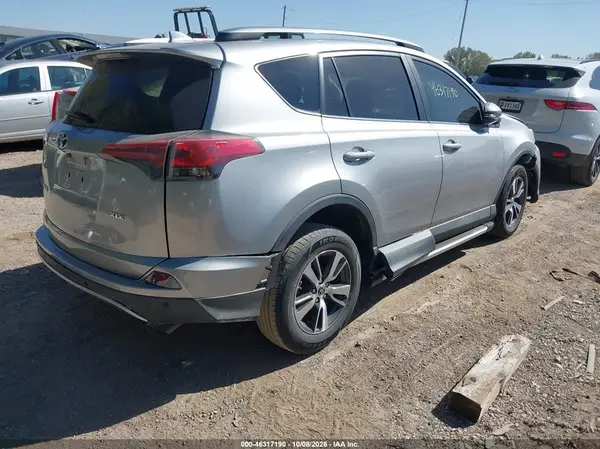 2T3WFREV2HW349749 — 2017 Toyota RAV4, фото 4 с аукциона IAAI, Передняя часть