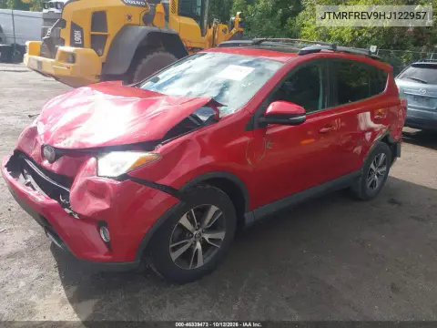 JTMRFREV9HJ122957 — 2017 Toyota RAV4, Передняя часть, фото до ремонта