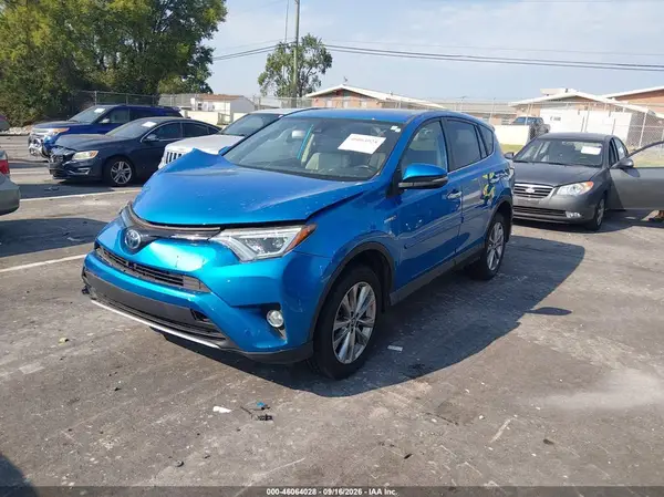 JTMDJREVXJD178712 — 2018 Toyota RAV4, фото 2 с аукциона IAAI, Передняя часть справа