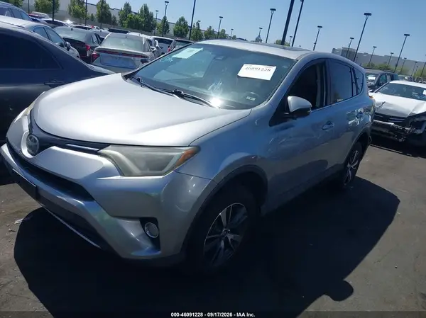 2T3WFREV9JW483339 — 2018 Toyota RAV4, фото 2 с аукциона IAAI 14.10.2026, Передняя и задняя части