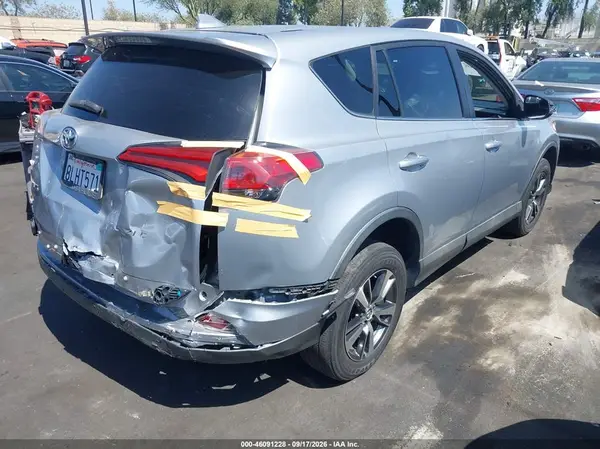 2T3WFREV9JW483339 — 2018 Toyota RAV4, фото 4 с аукциона IAAI 14.10.2026, Передняя и задняя части