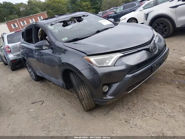 2T3RFREV4JW807889 — 2018 Toyota RAV4, Пожар салона (Interior Burn), фото до ремонта