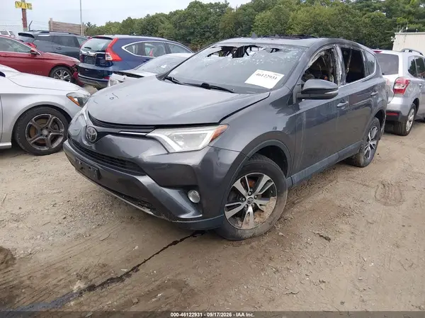 2T3RFREV4JW807889 — 2018 Toyota RAV4, фото 2 с аукциона IAAI 13.10.2026, Пожар салона