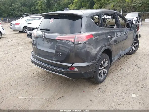 2T3RFREV4JW807889 — 2018 Toyota RAV4, фото 4 с аукциона IAAI 13.10.2026, Пожар салона