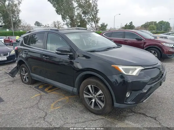 2T3WFREV2JW435620 — 2018 Toyota RAV4, Передняя и задняя части (Front & Rear), фото до ремонта