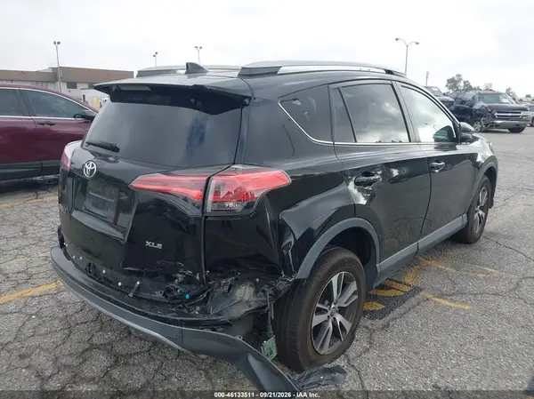 2T3WFREV2JW435620 — 2018 Toyota RAV4, фото 4 с аукциона IAAI 04.10.2026, Передняя и задняя части