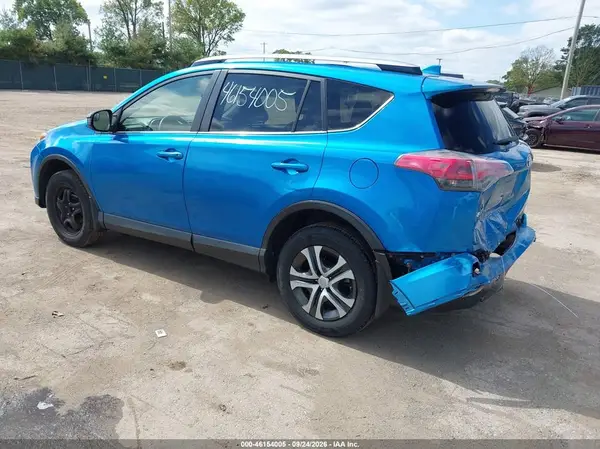JTMZFREV1JJ181250 — 2018 Toyota RAV4, фото 3 с аукциона IAAI, Задняя часть