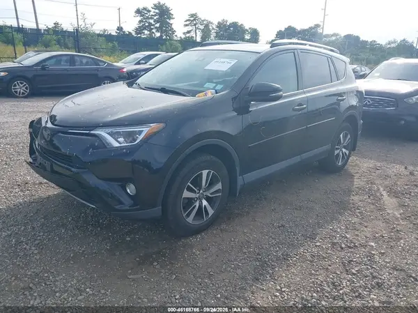 2T3RFREVXJW850844 — 2018 Toyota RAV4, фото 2 с аукциона IAAI 10.10.2026, Передняя часть справа