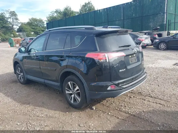 2T3RFREVXJW850844 — 2018 Toyota RAV4, фото 3 с аукциона IAAI 10.10.2026, Передняя часть справа