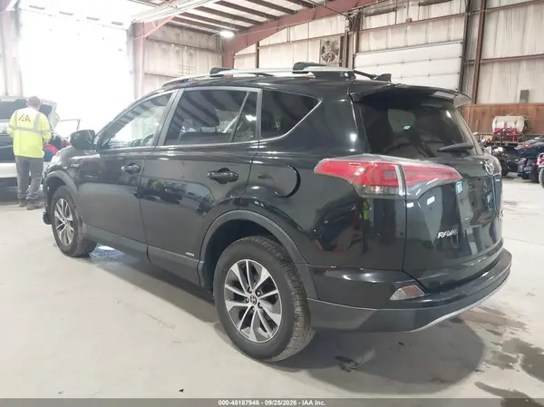 JTMRJREV5JD154159 — 2018 Toyota RAV4, фото 3 с аукциона IAAI, Правый бок