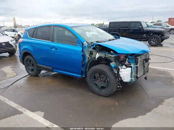 2T3BFREV5JW843754 — 2018 Toyota RAV4, Передняя часть (Front End), фото до ремонта