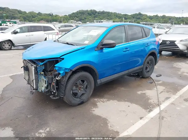 2T3BFREV5JW843754 — 2018 Toyota RAV4, фото 2 с аукциона IAAI, Передняя часть