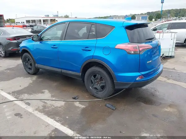 2T3BFREV5JW843754 — 2018 Toyota RAV4, фото 3 с аукциона IAAI, Передняя часть
