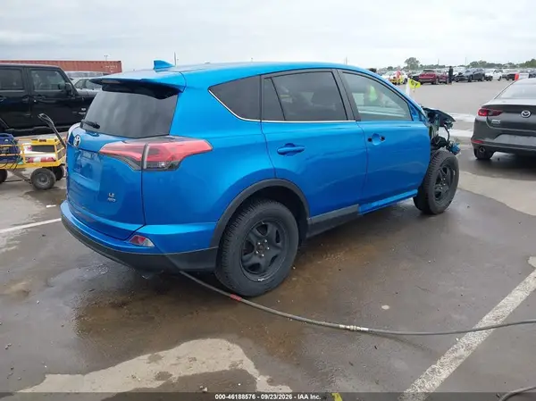 2T3BFREV5JW843754 — 2018 Toyota RAV4, фото 4 с аукциона IAAI, Передняя часть