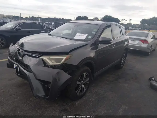 JTMWFREV3JD131774 — 2018 Toyota RAV4, фото 2 с аукциона IAAI, Передняя часть
