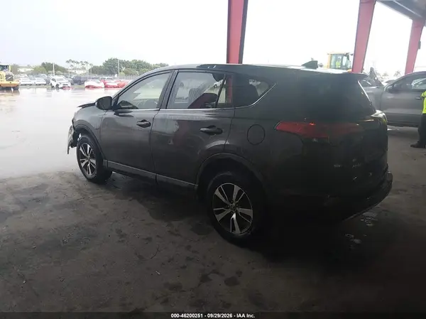 JTMWFREV3JD131774 — 2018 Toyota RAV4, фото 3 с аукциона IAAI, Передняя часть