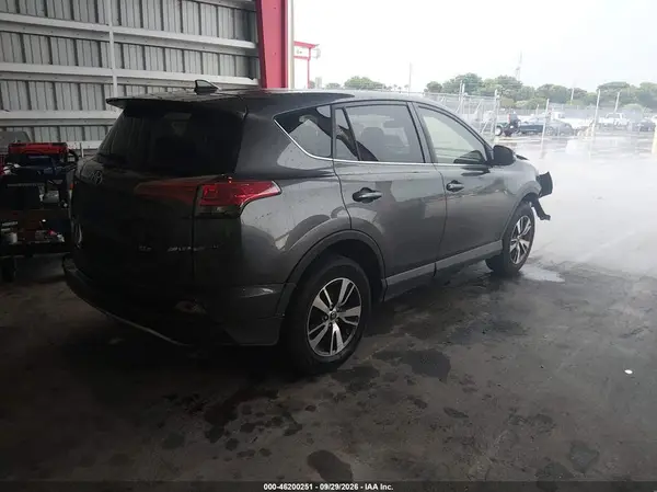 JTMWFREV3JD131774 — 2018 Toyota RAV4, фото 4 с аукциона IAAI, Передняя часть