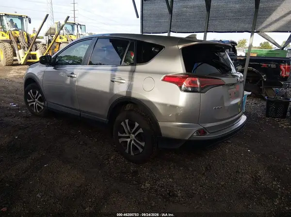 2T3BFREV7JW715743 — 2018 Toyota RAV4, фото 3 с аукциона IAAI, Правый бок