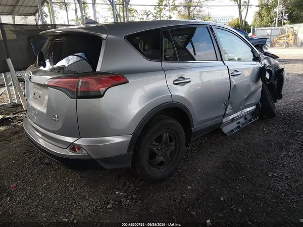 2T3BFREV7JW715743 — 2018 Toyota RAV4, фото 4 с аукциона IAAI, Правый бок