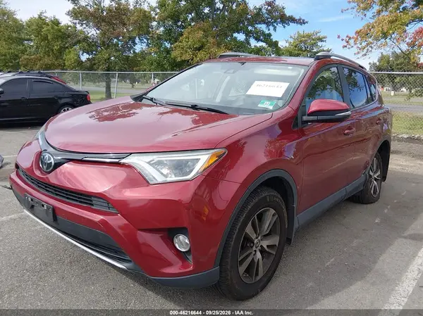JTMRFREV4JD251760 — 2018 Toyota RAV4, фото 2 с аукциона IAAI, Правый бок