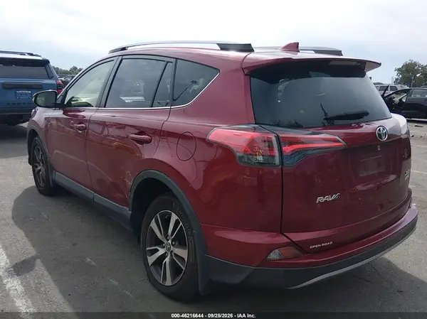 JTMRFREV4JD251760 — 2018 Toyota RAV4, фото 3 с аукциона IAAI, Правый бок