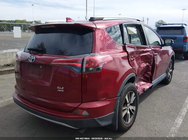 JTMRFREV4JD251760 — 2018 Toyota RAV4, фото 4 с аукциона IAAI, Правый бок