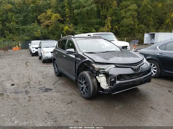 JTMJFREV1JJ207441 — 2018 Toyota RAV4, Передняя часть справа (Right Front), фото до ремонта