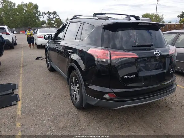 2T3RFREV6JW756671 — 2018 Toyota RAV4, фото 3 с аукциона IAAI, Правый бок