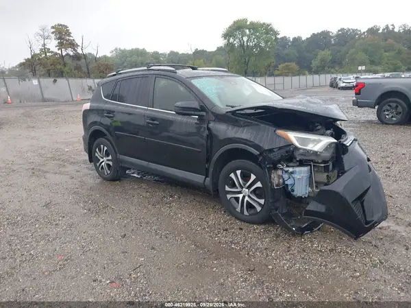 2T3BFREV5JW739815 — 2018 Toyota RAV4, Передняя часть (Front End), фото до ремонта